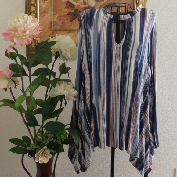 Jennifer Lopez Tops - Jennifer Lopez tunic